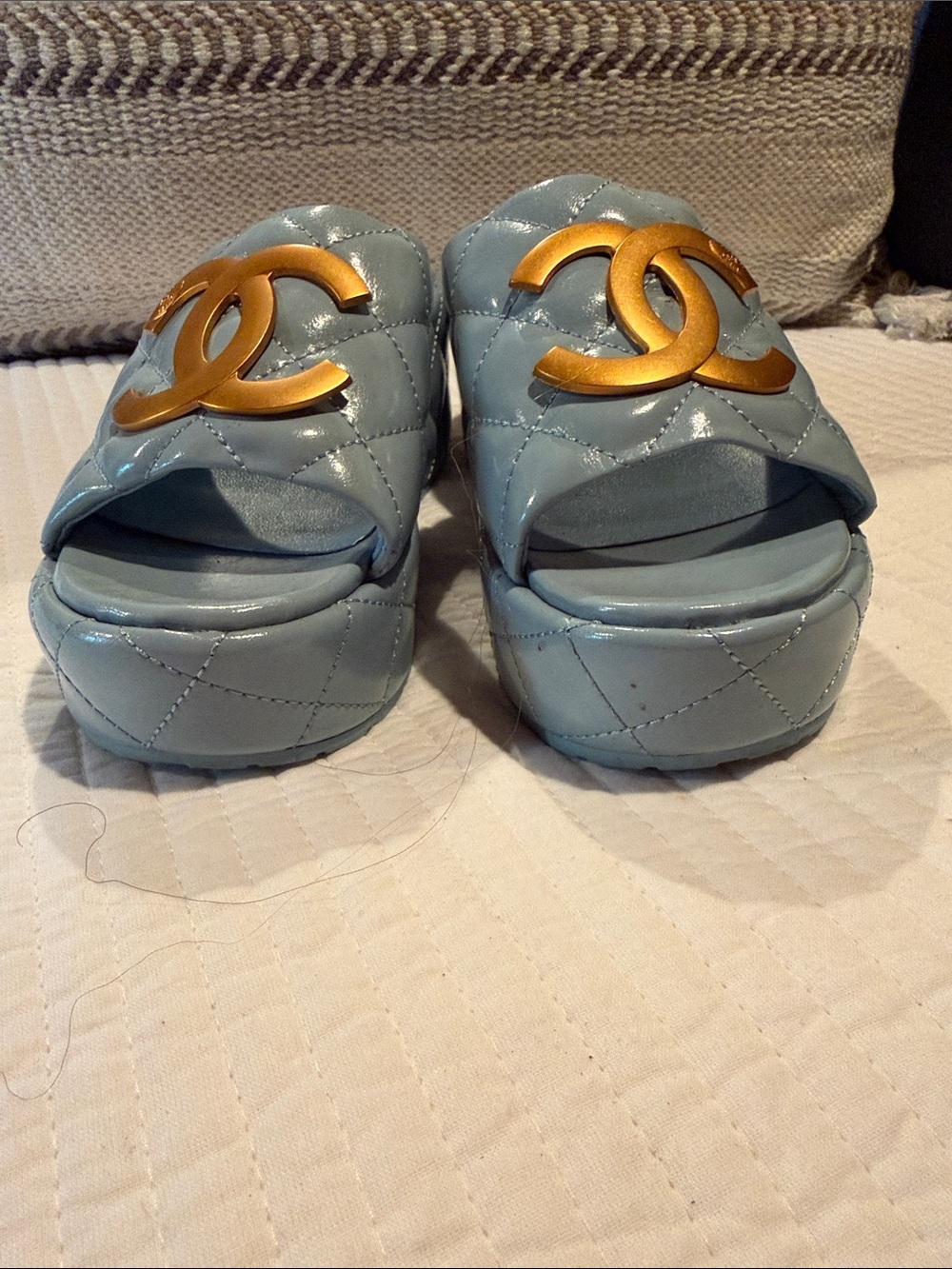 CHANEL Powder Blue Quilted Leather Slide Mules with Gold CC - Picture 2 of 10